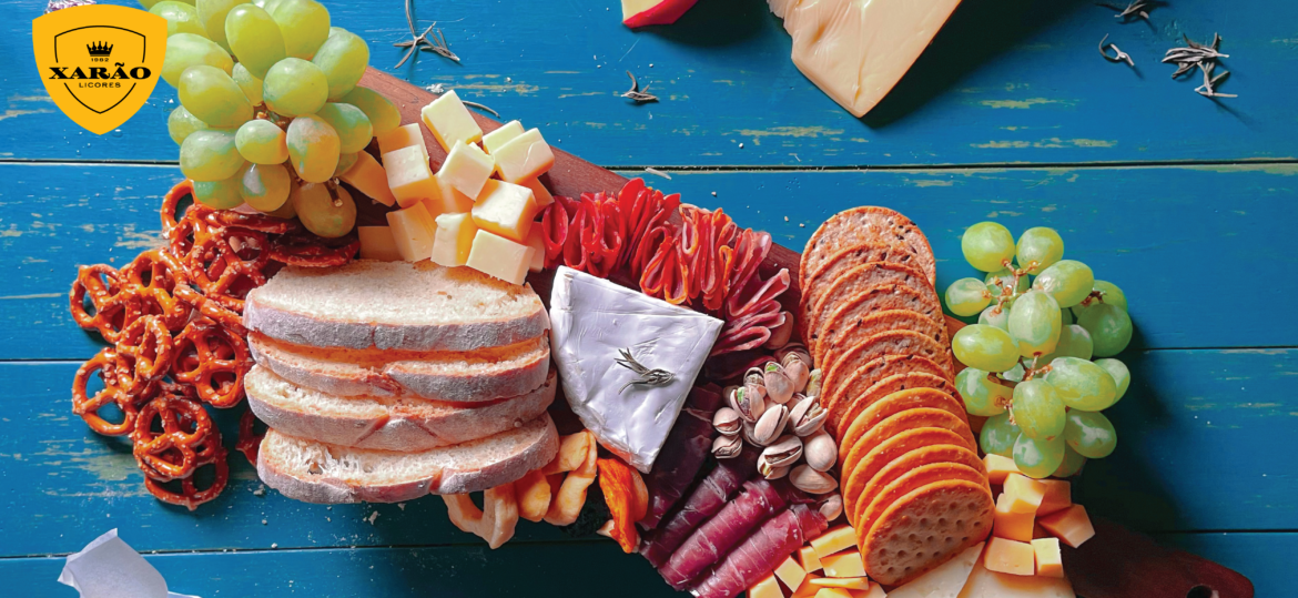 Complete a mesa e combine estes aperitivos com o seu licor, cocktail ou vinho preferido e eleve a sua experiência e torne-a única.